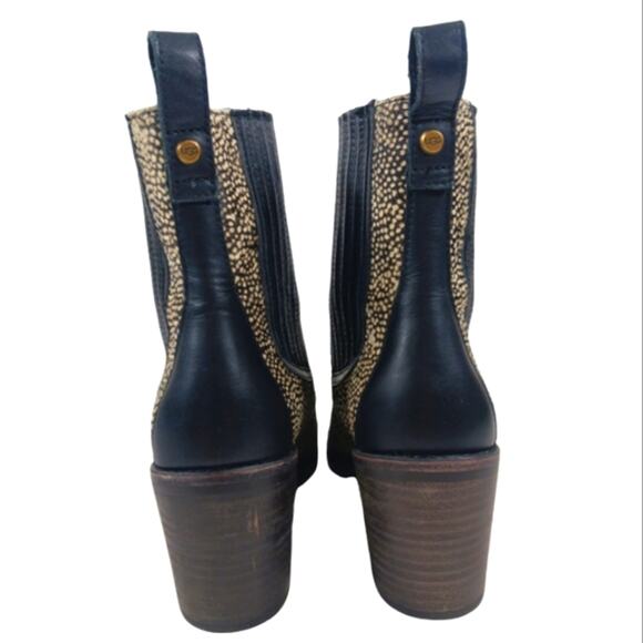 FS2197 EUC $225 UGG Camden Exotic Chelsea Boots size 7 - Picture 9 of 11